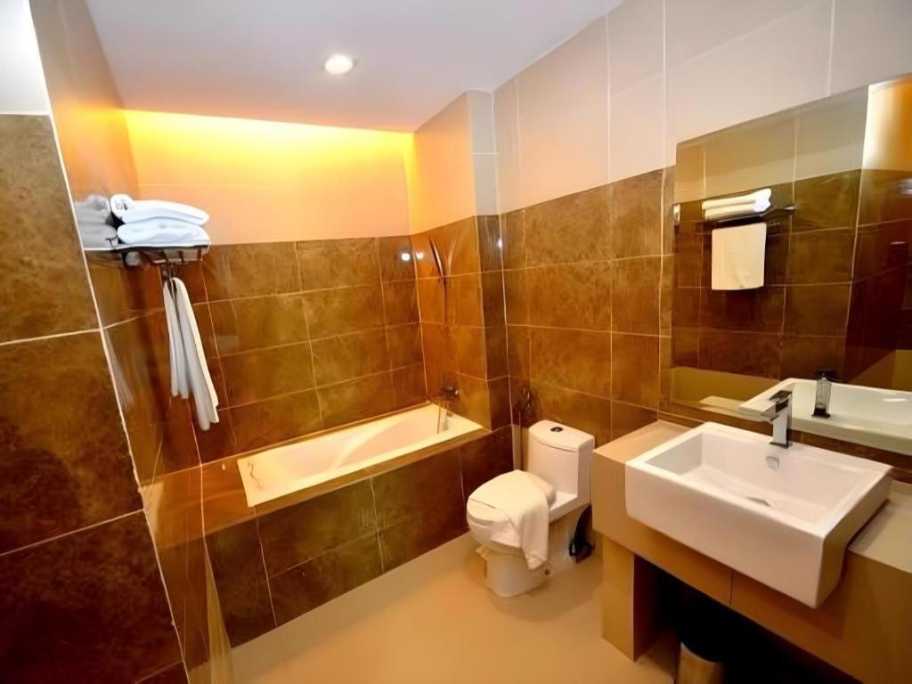 Eminent Hotel Kota Kinabalu Exterior foto