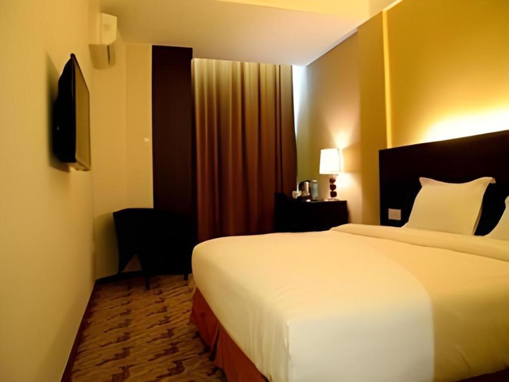 Eminent Hotel Kota Kinabalu Exterior foto